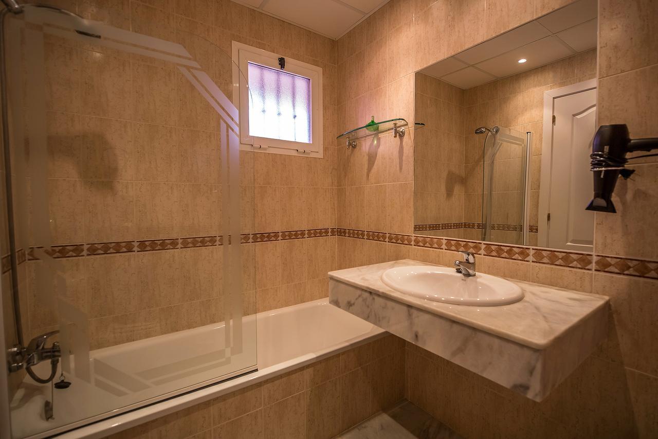 Los Hidalgos Penthouse Манилва Екстериор снимка